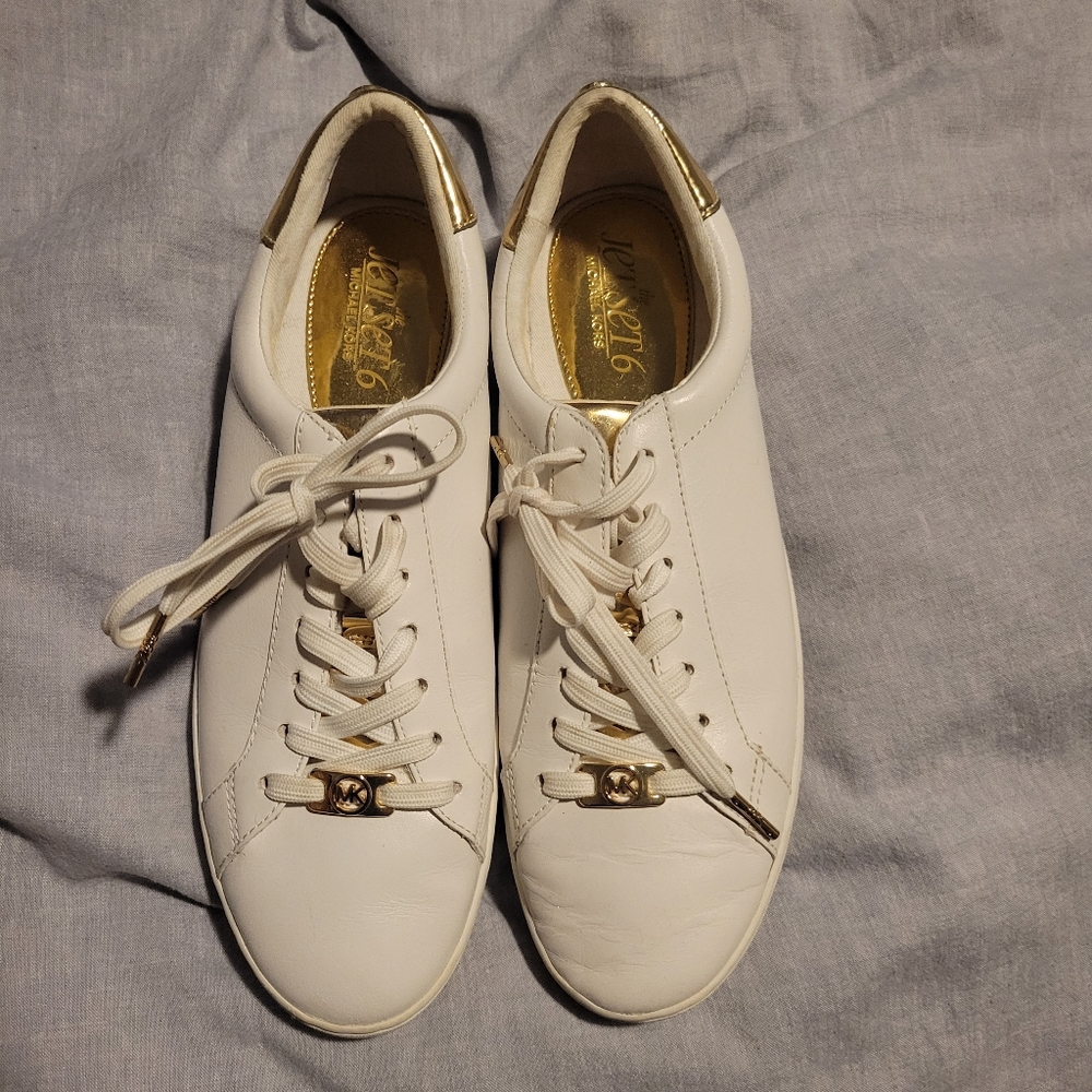 Psize 9.5 Poppy Two-Tone Leather Sneaker